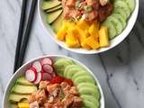 Poke bowl au saumon mariné et mangue