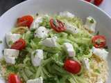 Spaghettis de concombre, semoule et mozzarella