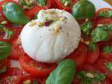 Tomates au pesto à l'ail des ours et burrata