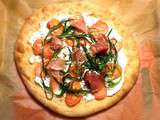 Pizza au agretti, ricotta, tomates et speck