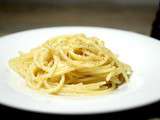 Spaghetti cacio e pepe (fromage et poivre)