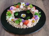 Couronne printanière de quinoa, gambas et crudités