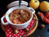 Crumble pomme, fraise et rhubarbe à la noisette