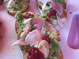 Tartines avocat mozzarella & framboises