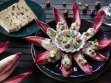 Barquettes d’endive farcies au bleu canneberges pistaches