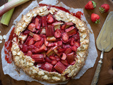 Tarte rustique sarrasin fraises rhubarbe