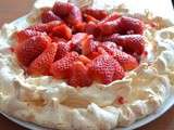 Pavlova aux fraises - Strawberry Pavlova