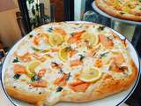 Pizza norvegienne au saumon fume et crevettes roses