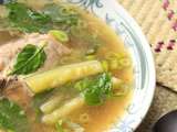 Soupe de poulet et de courgette à la Philippine