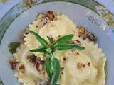 Raviolis aux artichauts, feuilles de sauge et parmesan