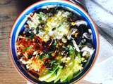 Buddha bowl au quinoa et légumes crus