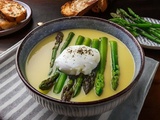 Velouté d’asperges à l’oeuf poché