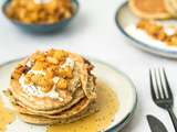 Pancakes aux graines de chia et compotée d’ananas