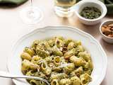 Pesto de fanes de carottes, amandes et chanvre