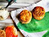 Traditionnels scones anglais et confiture de fraises au Pimms