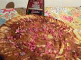 Gâteau aux pommes, coulis chocolat/framboise et perles de sucre