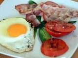 Promenade En Grande Bretagne : Oeufs-Bacon-Tomates