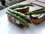 Asperges vertes grillées sur ricotta et pesto maison