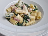 Rigatoni aux épinards et lardons